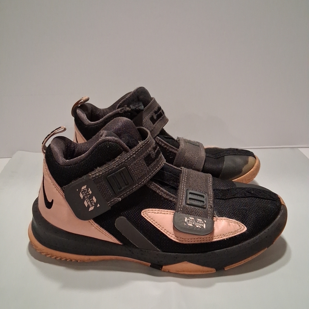 Nike Kid's Lebron Soldier XIII AR7686-006 Pink/Black Basketball Shoes Sz 2.5Y